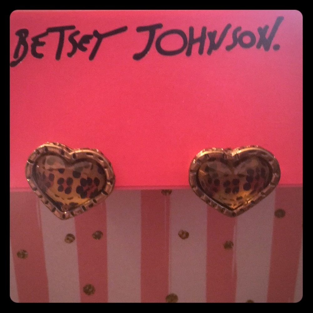 🐆Leopard print heart studs🐆